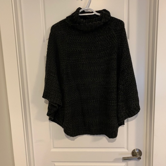 Poncho - Picture 2 of 2